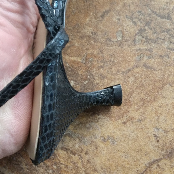 Strappy Faux snake skin pattern sandals, size 7.5 - Picture 2 of 5